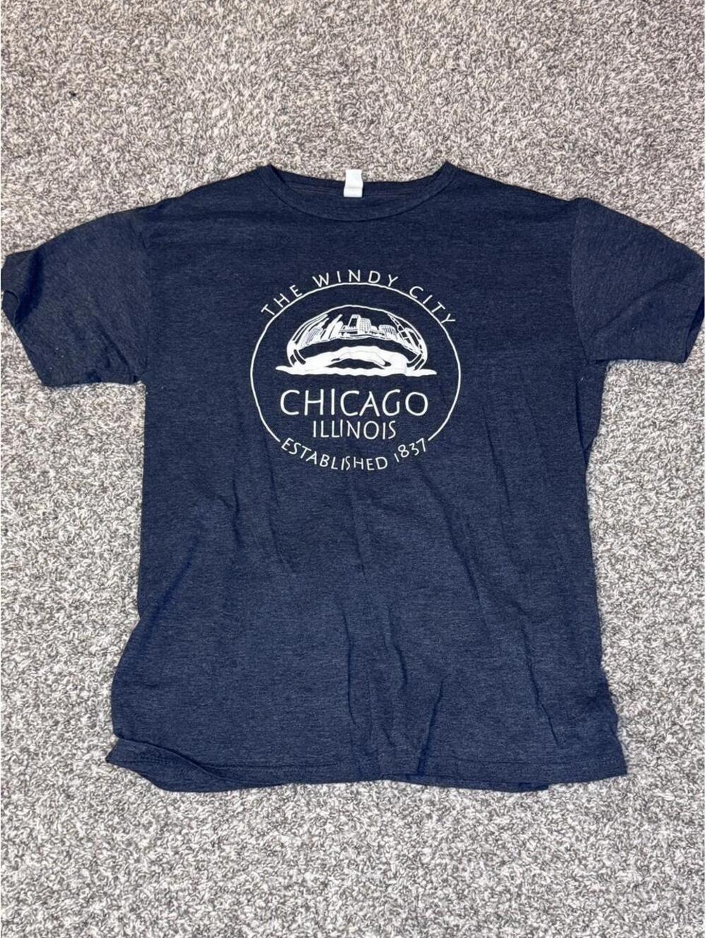 Chicago “The Windy City” Graphic Tee - Size Large 🌆🌬️